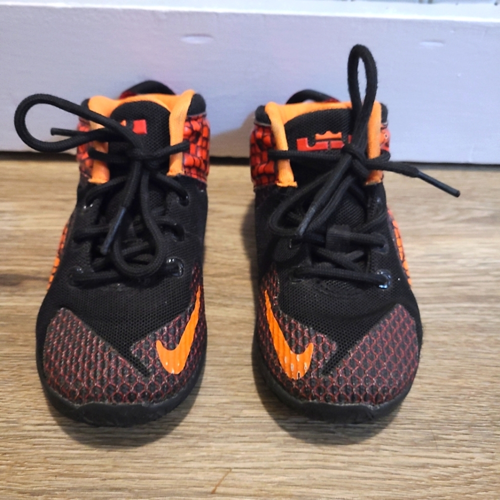 nike lebron james xii size 8c